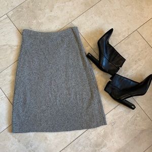 Sundance pull on sweater gray skirt - Size Small